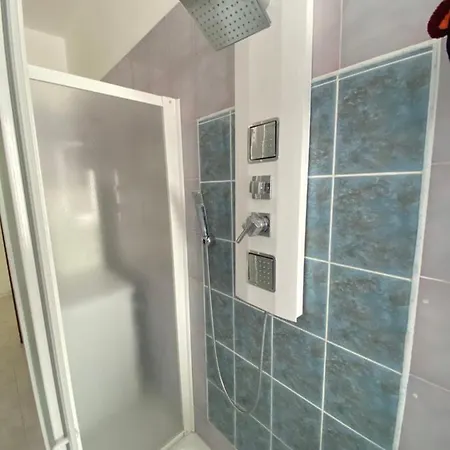 Comodo E Grazioso Apartment